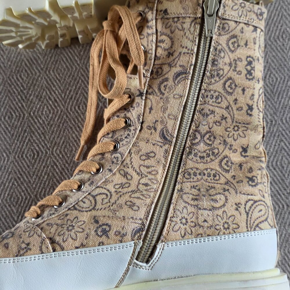 Free People Feels Good To Be Lost Paisley Lug Sole Boots EU 38 US 7.5 /8 Boho - Picture 4 of 8